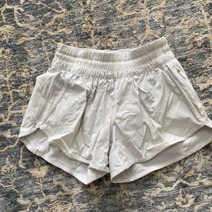 Lululemon white shorts size 6